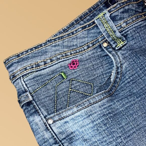 Vintage Crest Embroidered Bleached Blue Jeans Size 15/16 34x27 #228 - Picture 4 of 10